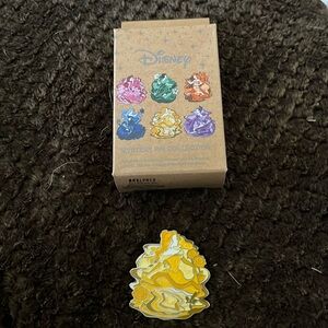 BoxLunch blind box pin Belle monochrome